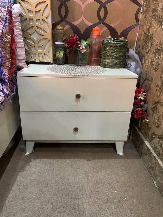 Bed set with dressing table with side table 3