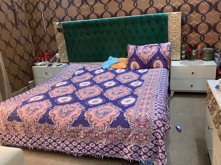 Bed set with dressing table with side table 5