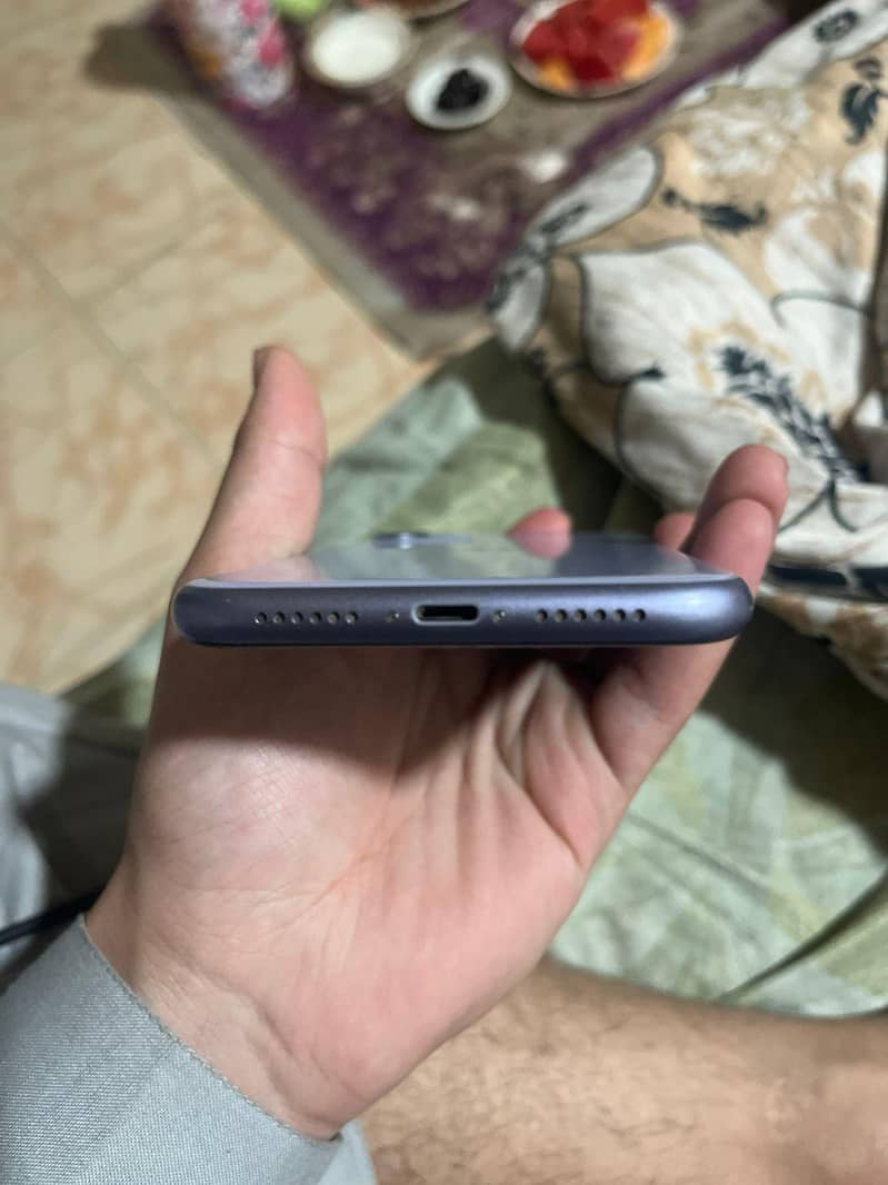 Apple iPhone 11 3