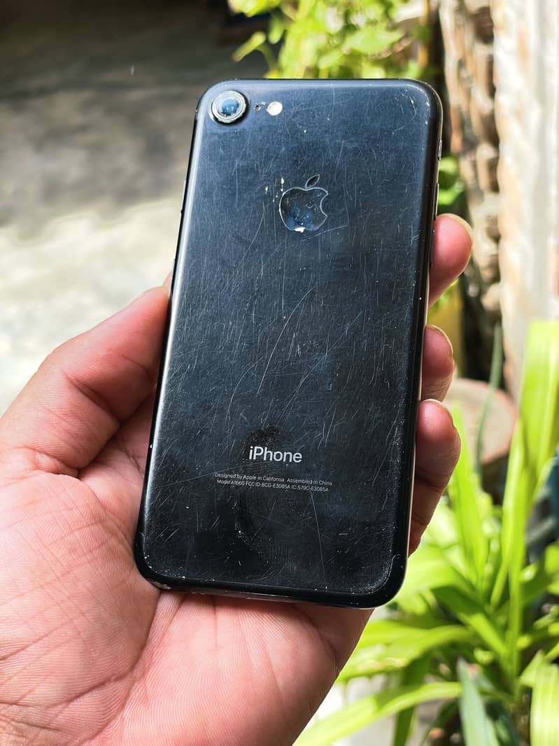 Apple iPhone 7 0