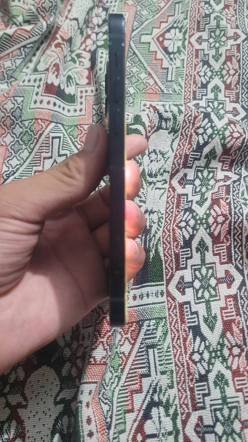 Apple iPhone 12 3