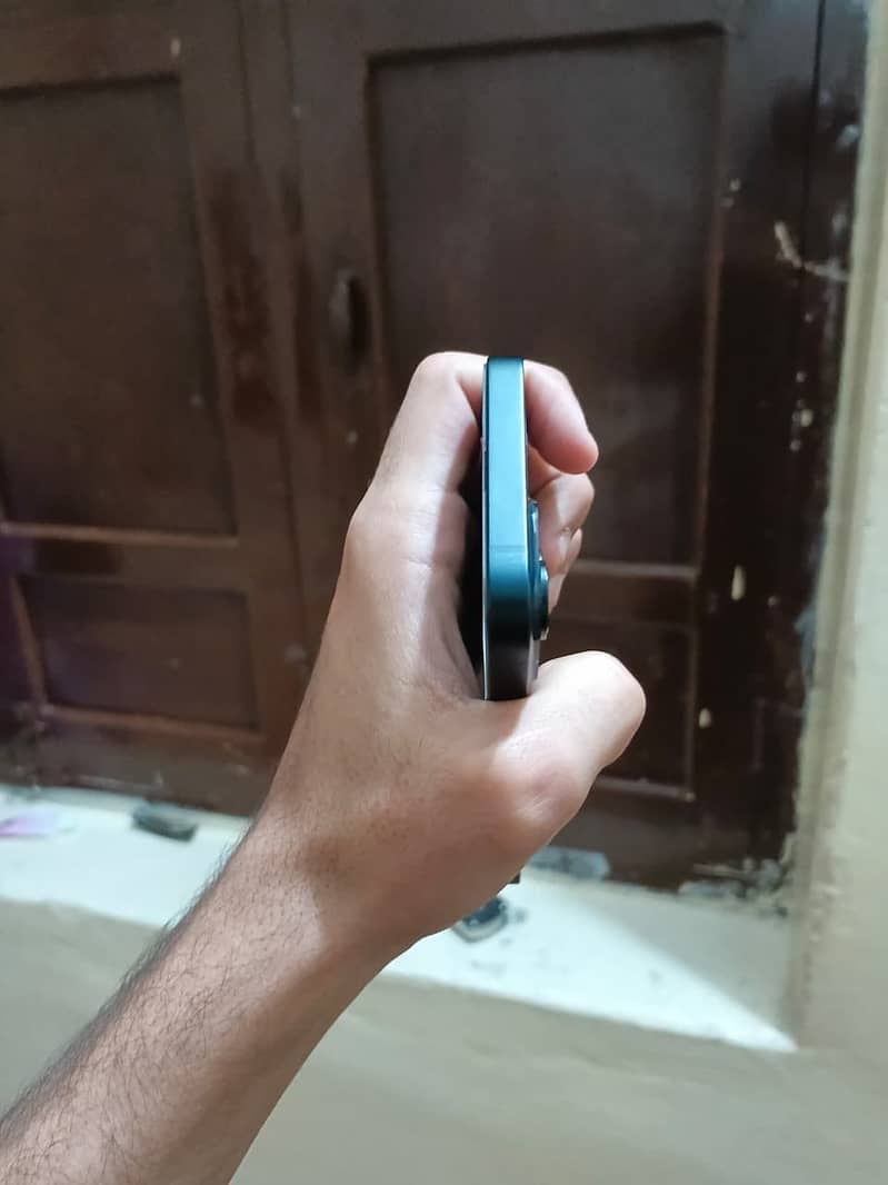 Apple iPhone 14 3