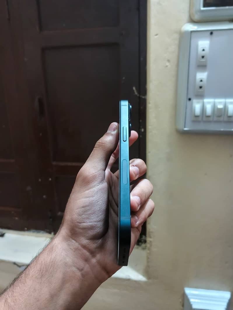 Apple iPhone 14 4