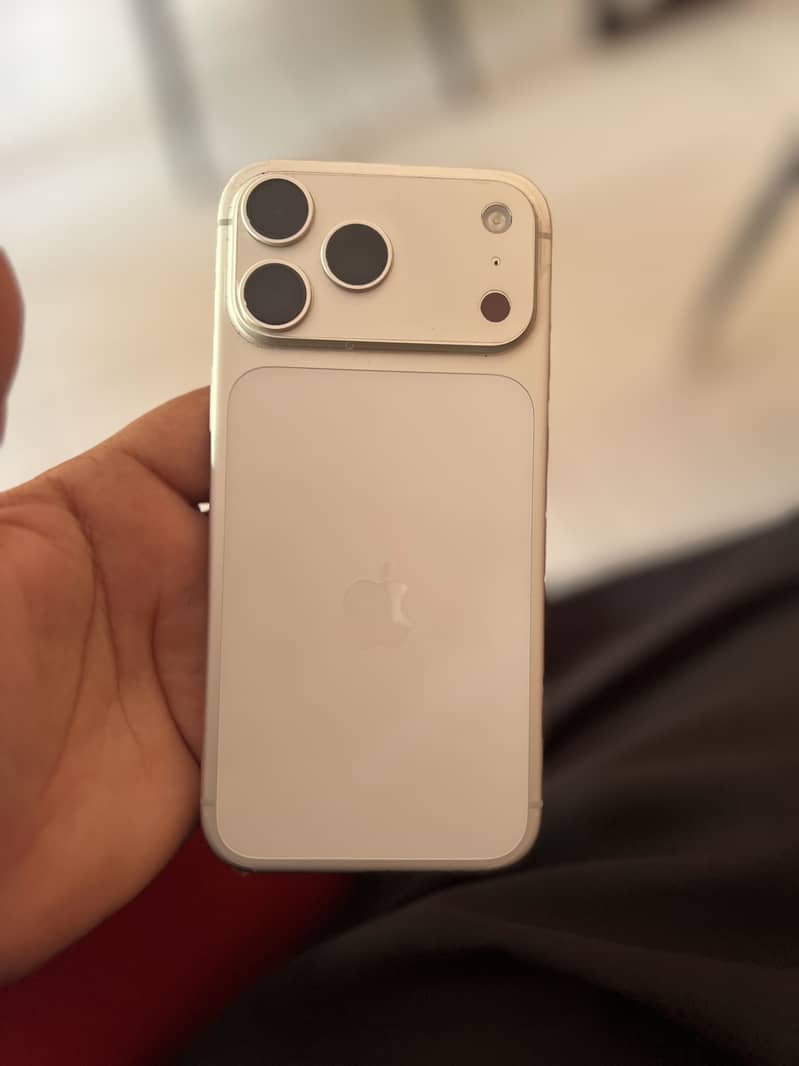 Apple iPhone 17 Pro Max 0