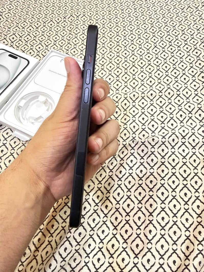 Apple iPhone 15 plus 3