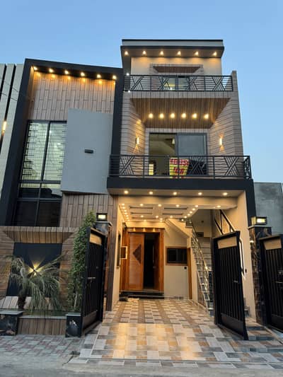 5 Marla Luxury House For Sale | 2.5 Storey | Hot Location
