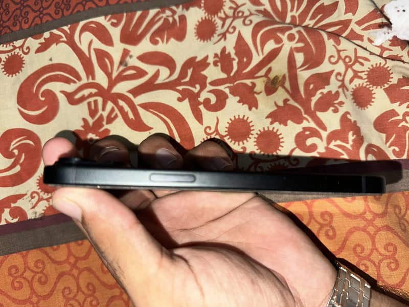 Apple iPhone 15 4