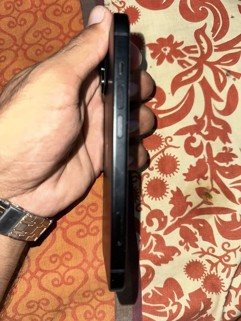 Apple iPhone 15 6