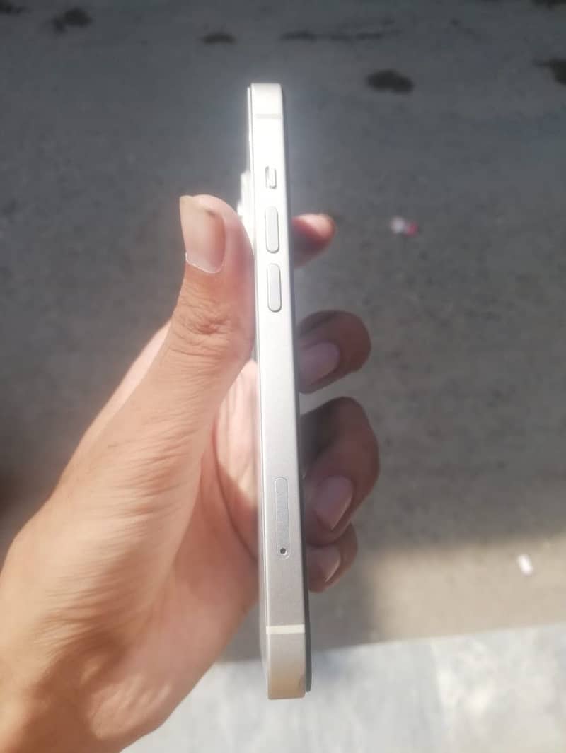 Apple iPhone 14 3