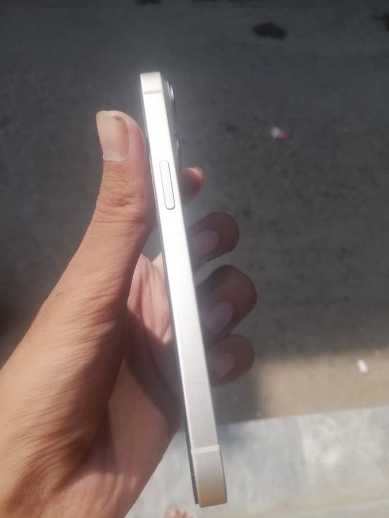 Apple iPhone 14 4