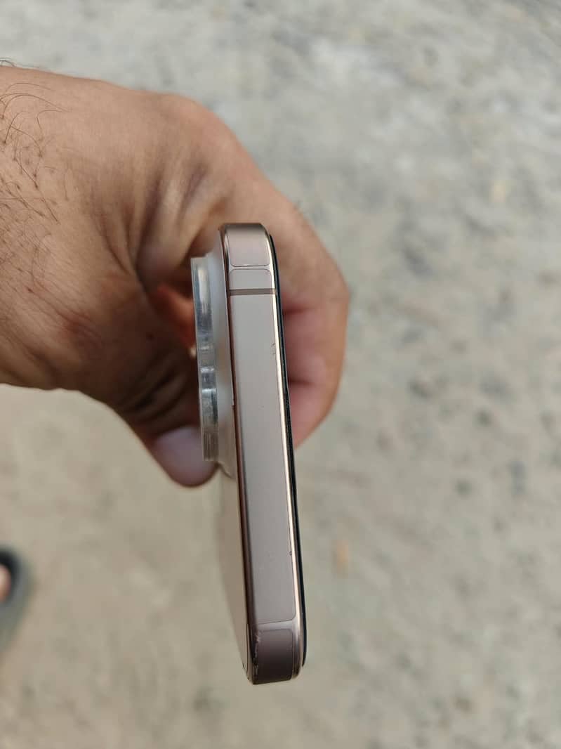 iPhone 16 pro max 1