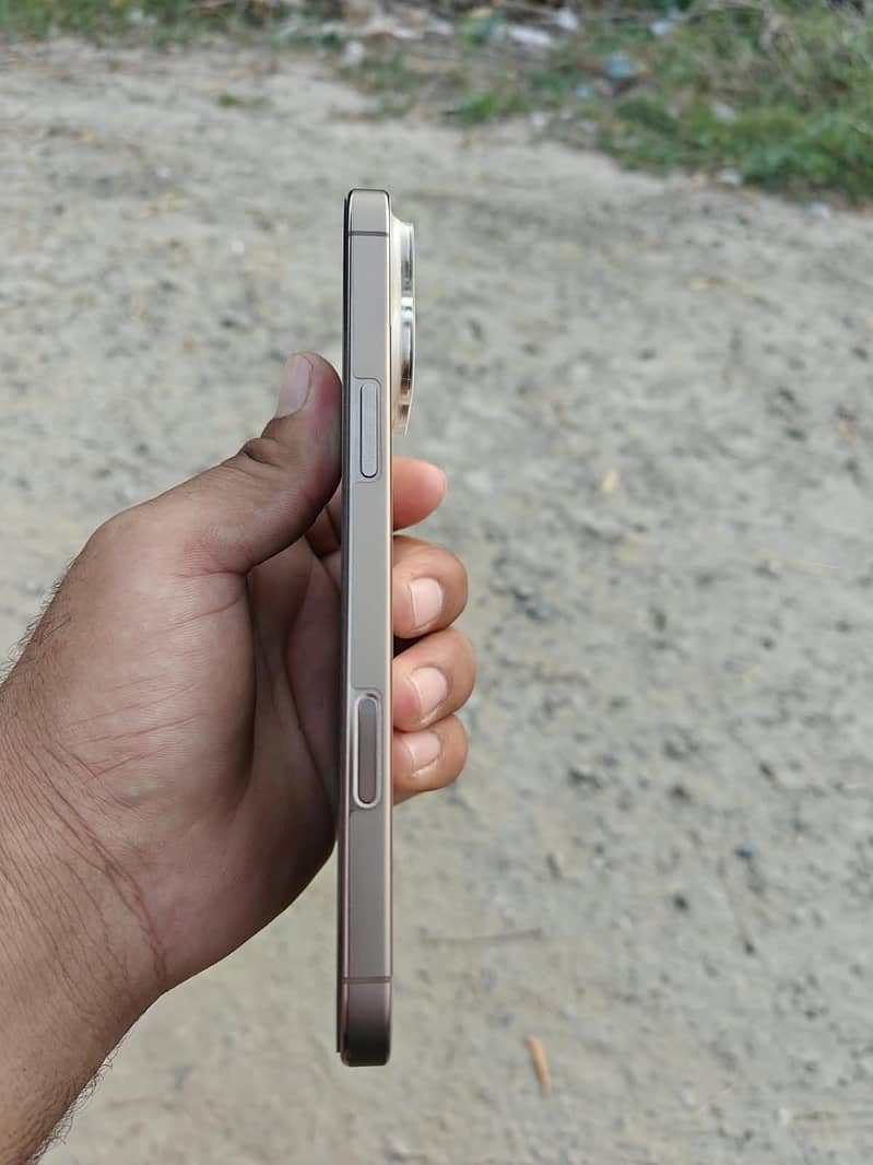 iPhone 16 pro max 2