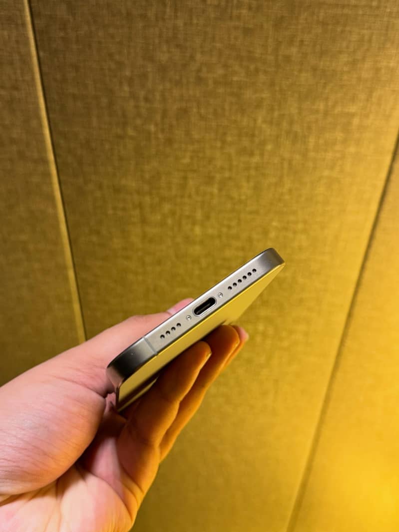 Apple iPhone 15 Pro Max 3