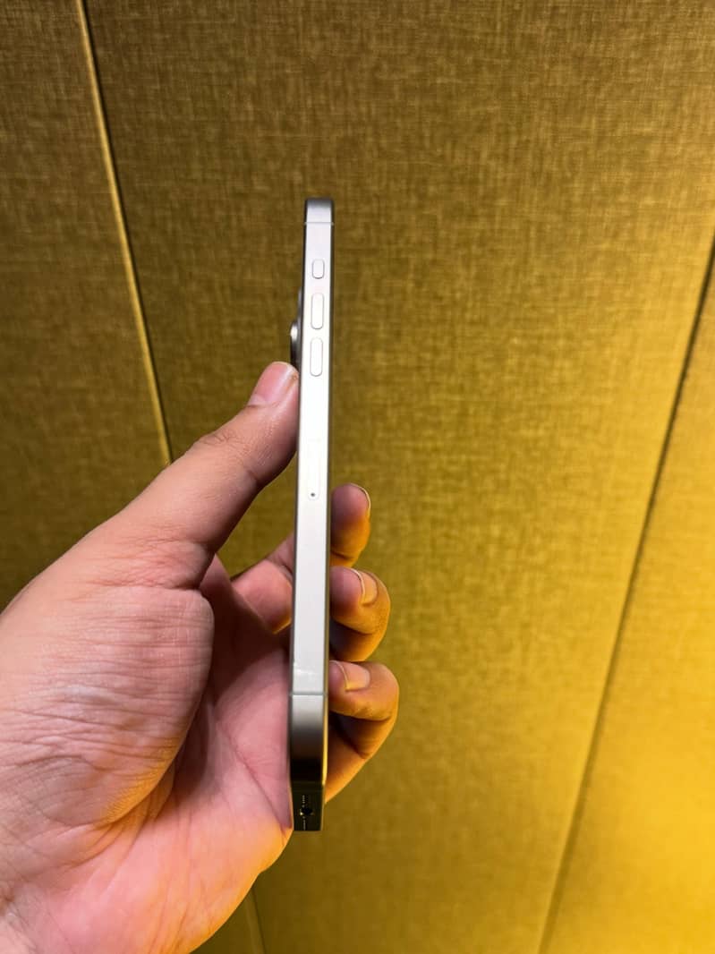 Apple iPhone 15 Pro Max 4