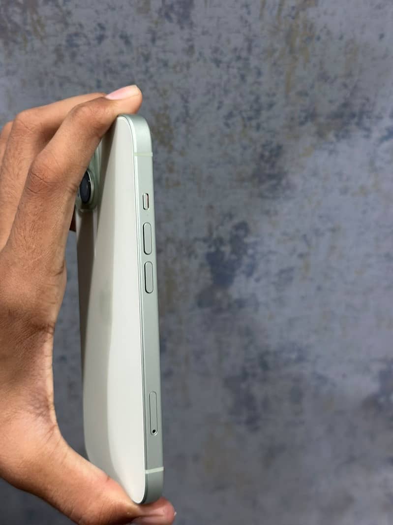 Apple iPhone 15 2