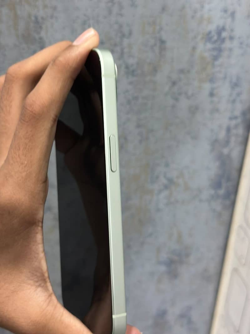 Apple iPhone 15 4