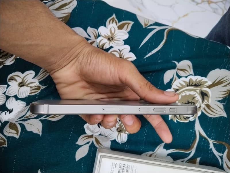 Apple iPhone 15 Pro Max 3