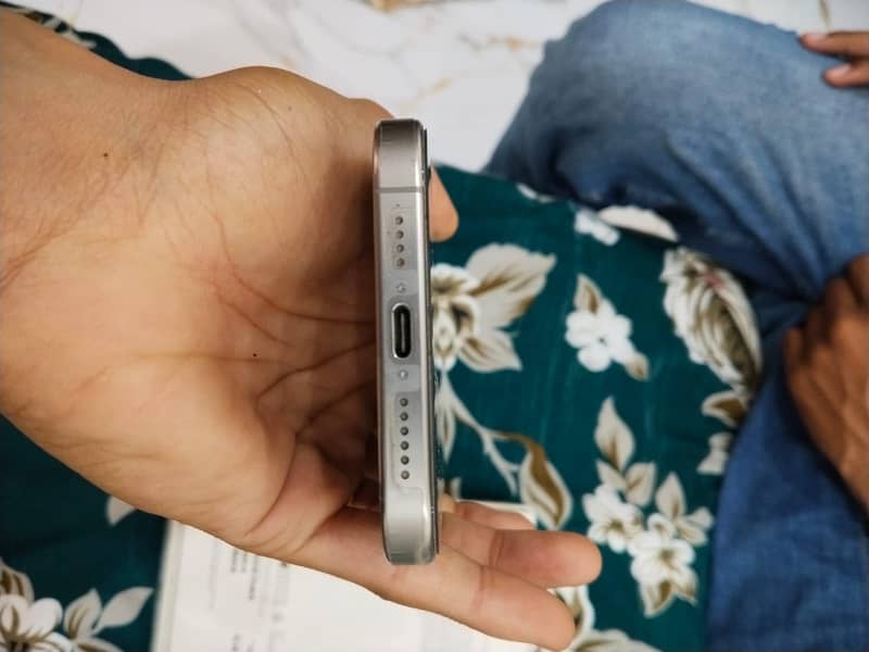 Apple iPhone 15 Pro Max 5