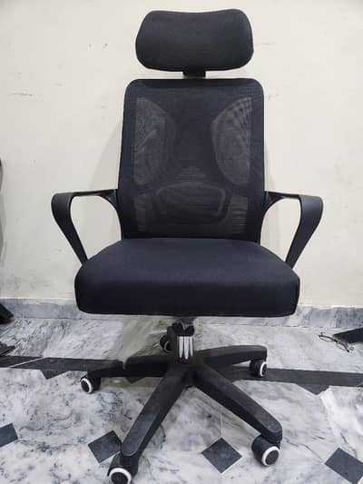 Ergonomic Office Chair – High Back Mesh with Headrest | Lightly Used