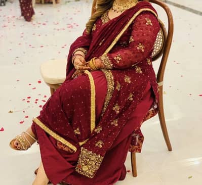 Beautiful maroon dress for sale hardly wore one time