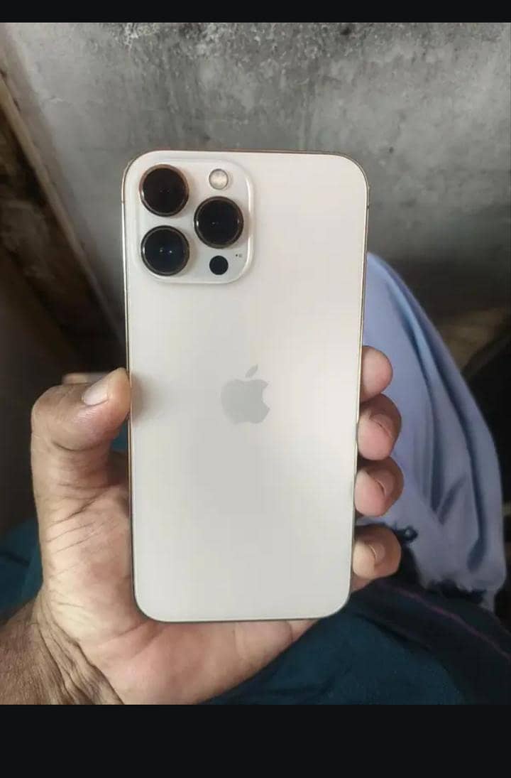 Apple iPhone 16 Pro Max 0