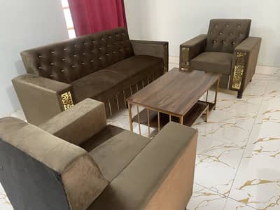 5 SEATER BRAND NEW SOFA & Brand NEW TABLE
