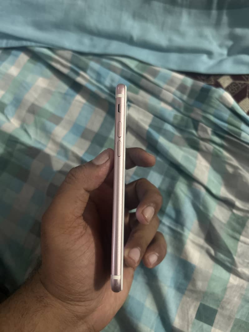 Apple iPhone 7 2