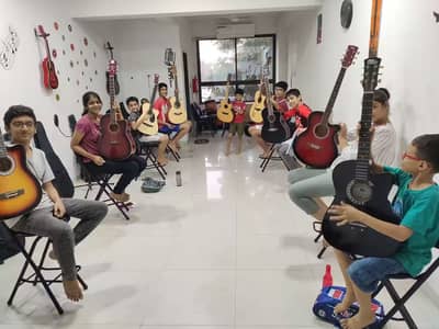  Professional Guitar Classes for Beginners & Intermediate Students