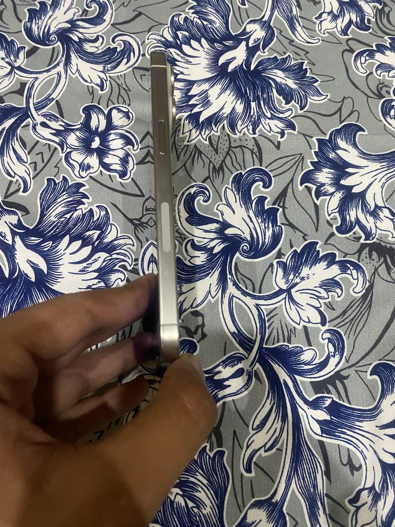 Apple iPhone 15 Pro Max 2