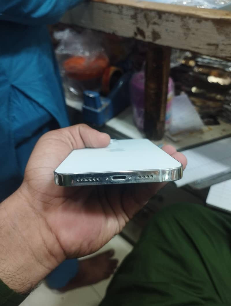 Apple iPhone 14 Pro Max 5