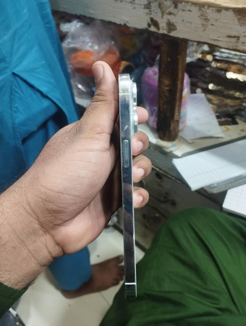 Apple iPhone 14 Pro Max 6