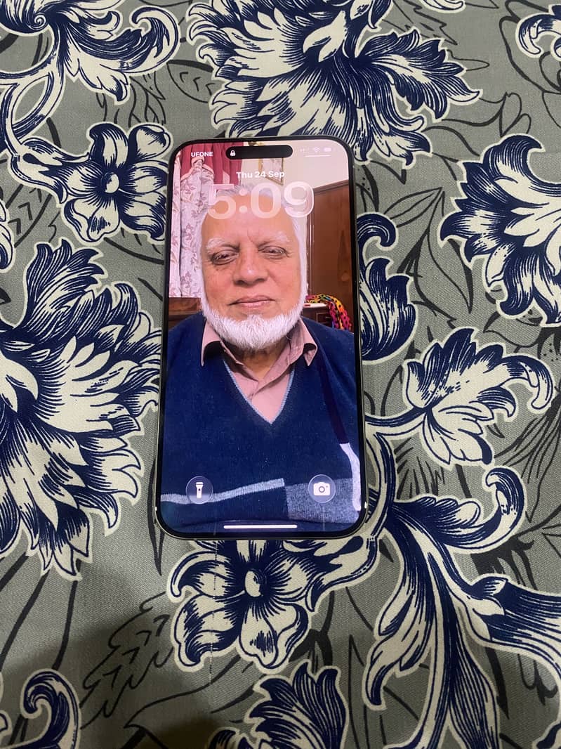 Apple iPhone 15 Pro Max 1