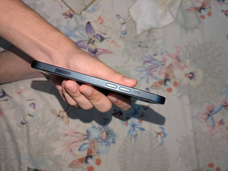 Apple iPhone 13 (with box) 1