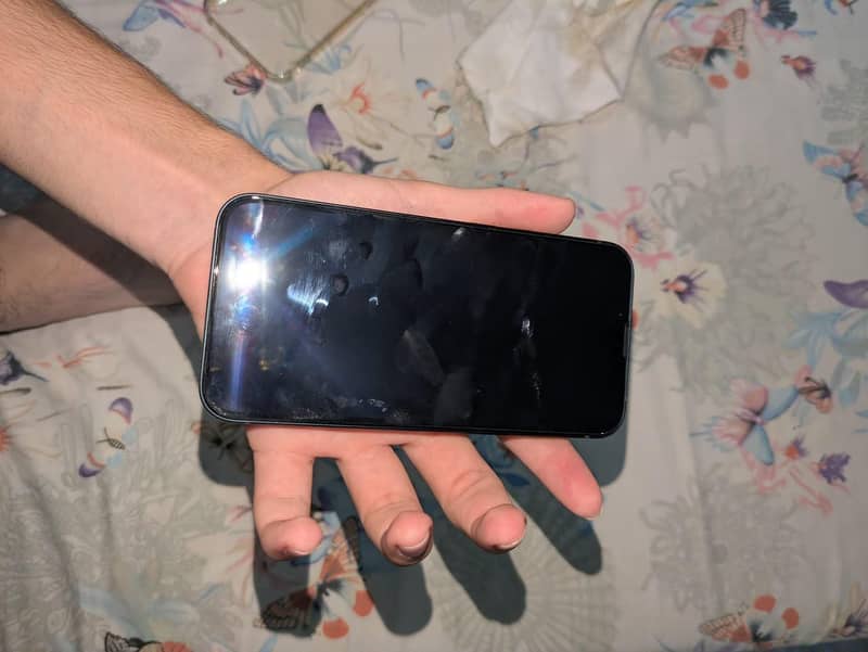 Apple iPhone 13 (with box) 2