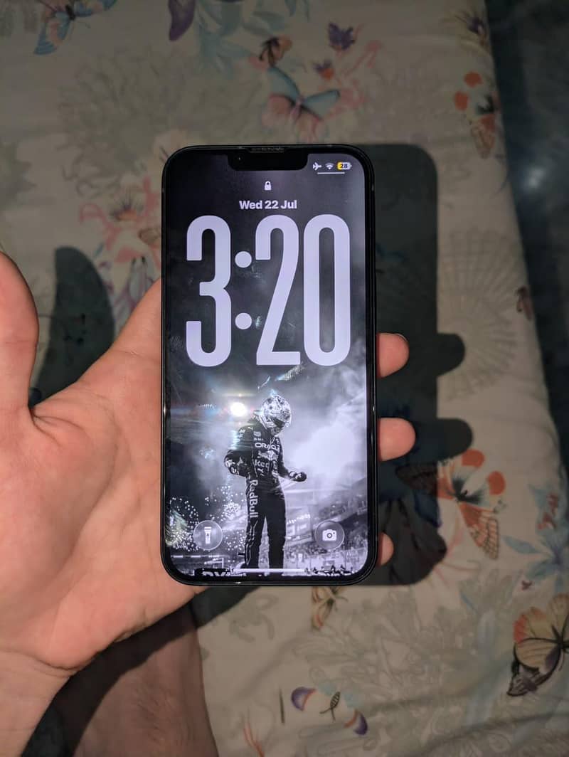 Apple iPhone 13 (with box) 3
