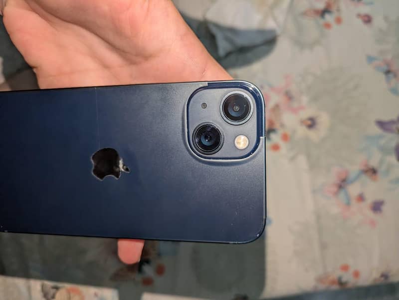 Apple iPhone 13 (with box) 7