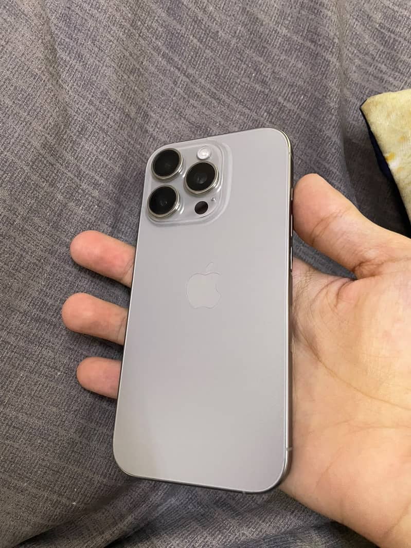 Apple iPhone 16 Pro 1