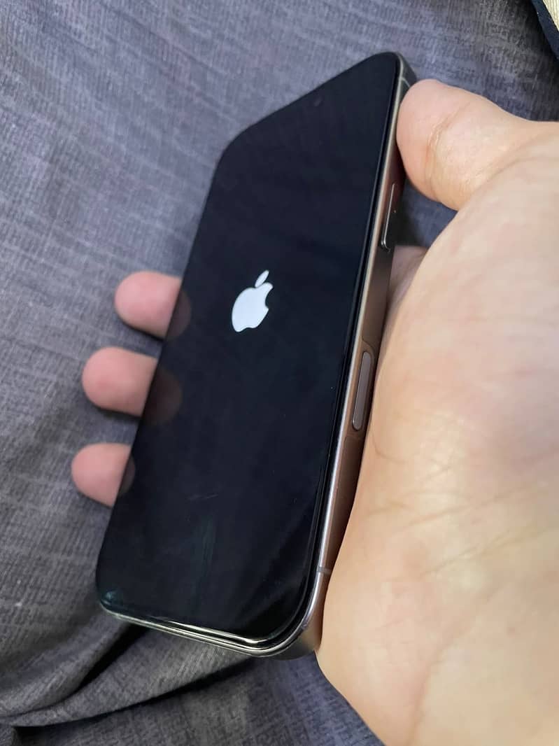 Apple iPhone 16 Pro 3