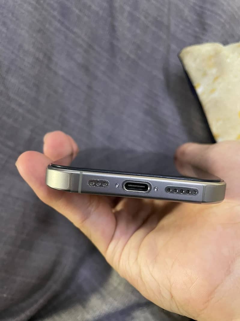 Apple iPhone 16 Pro 4