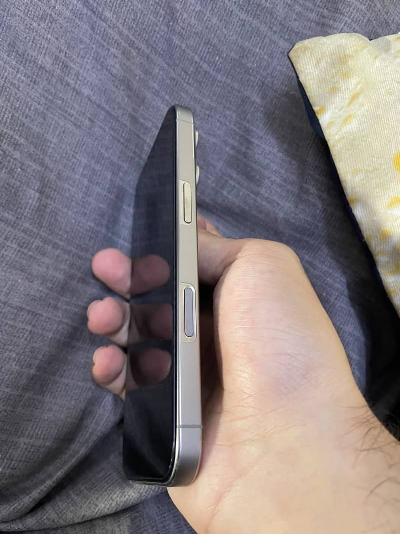 Apple iPhone 16 Pro 7