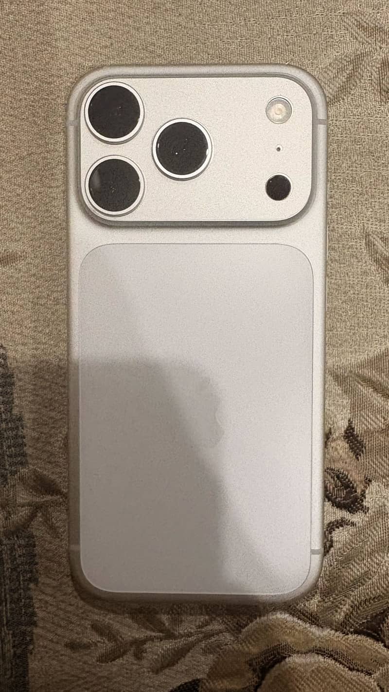 Apple iPhone 17 Pro 1