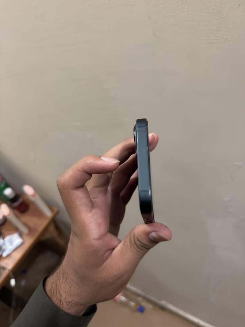 Apple iPhone 13 1