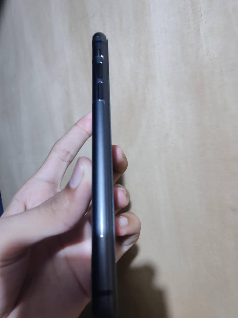 iPhone 11 3
