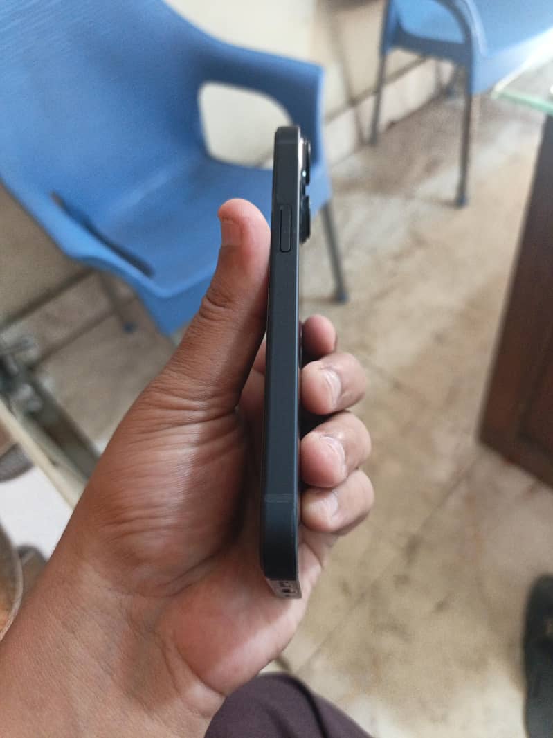 Apple iPhone 14 3