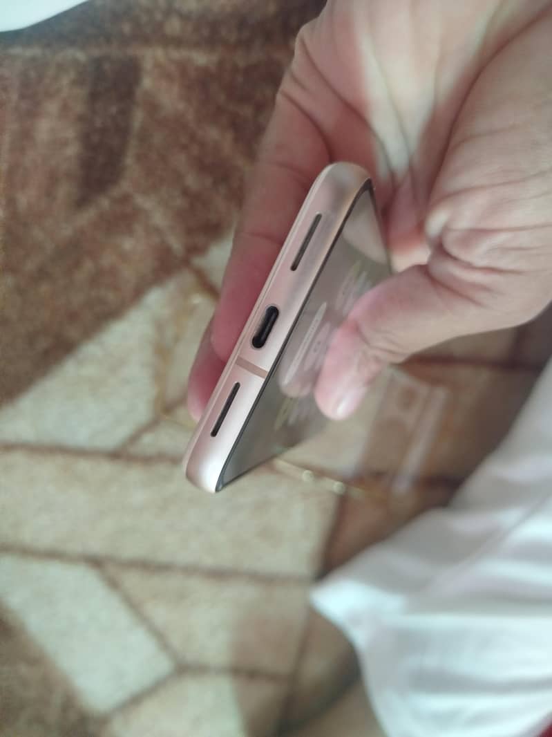 Google Pixel 8 4