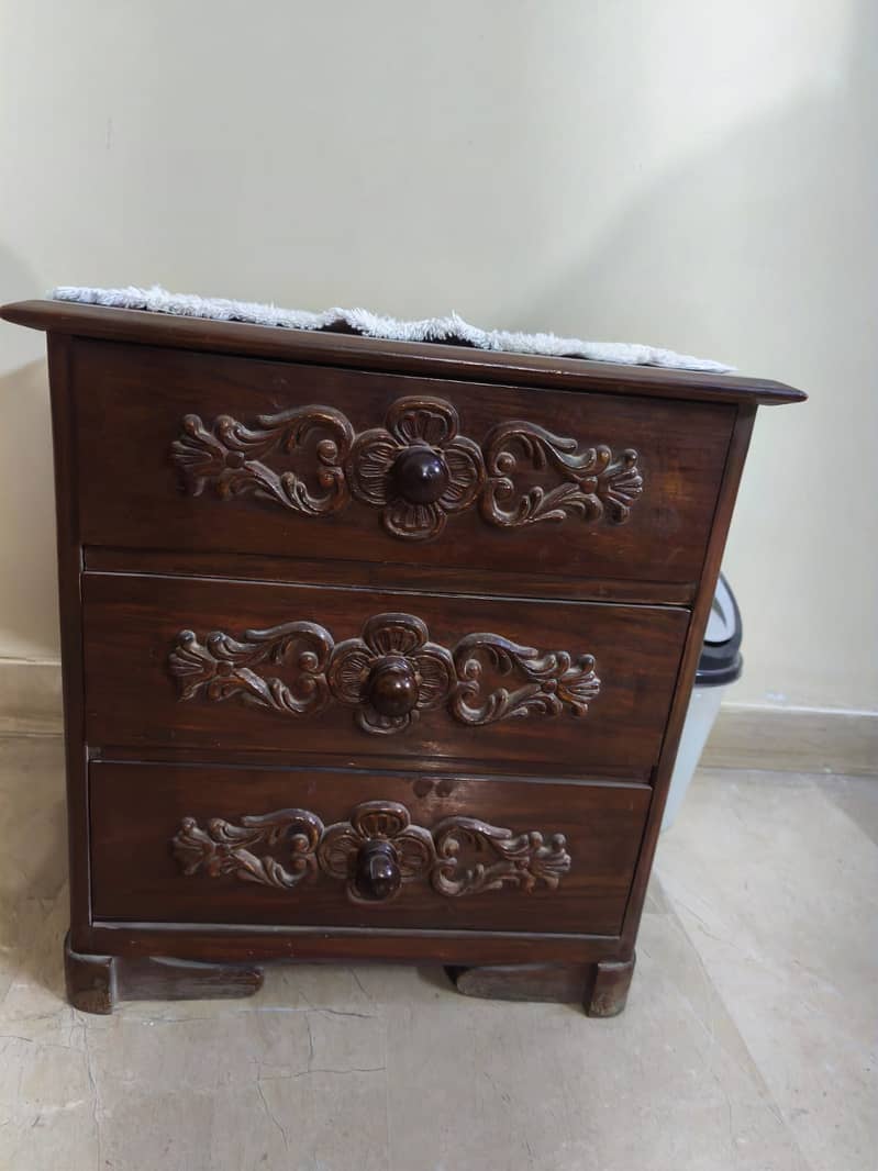 Bed Set / 2 Side Tables / Matching Vanity Dressing Table Solid Wood 4