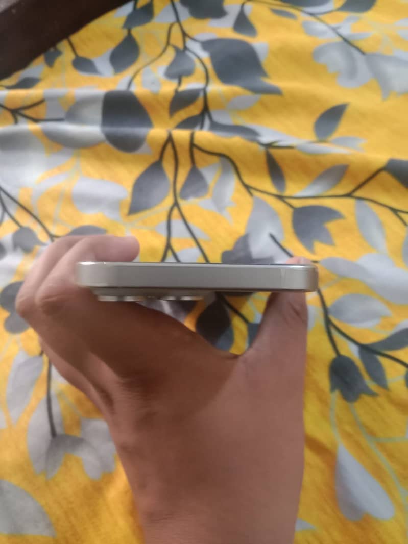 Apple iPhone 15 Pro Max 2
