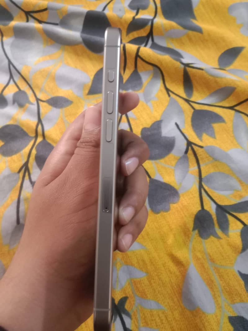 Apple iPhone 15 Pro Max 3