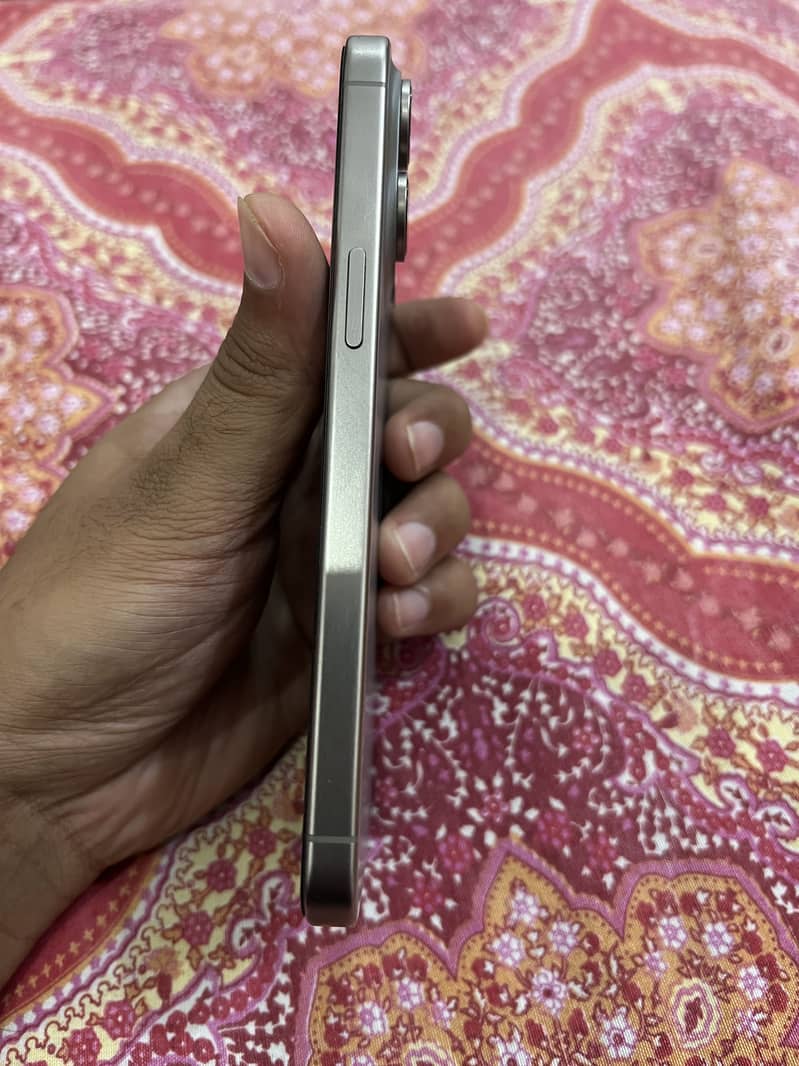 Apple iPhone 15 Pro Max 1
