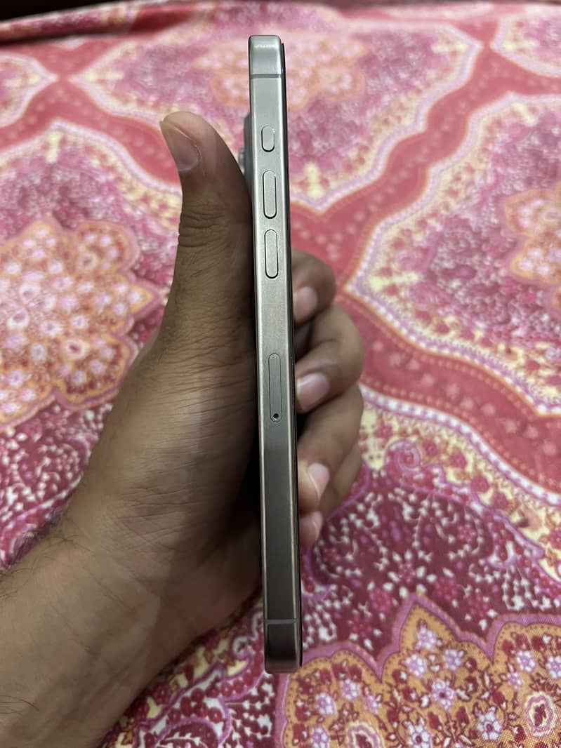 Apple iPhone 15 Pro Max 2